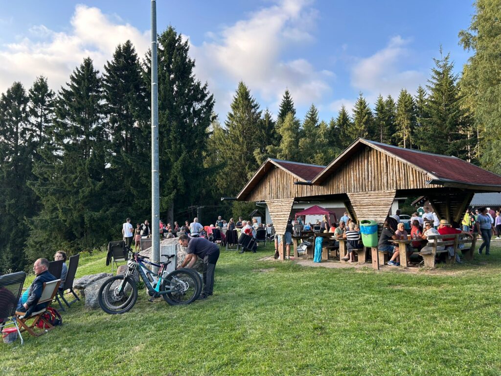 Klappstuhlkino 2025 auf dem Knüllfeld Steinbach-Hallenberg